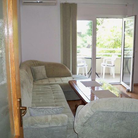 Apartmani Perkovic Baska Voda Bagian luar foto