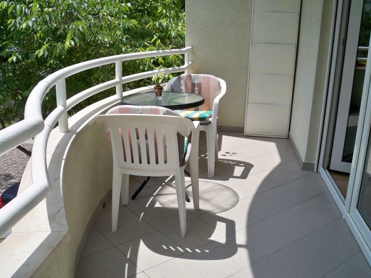 Apartmani Perkovic Baska Voda Bagian luar foto