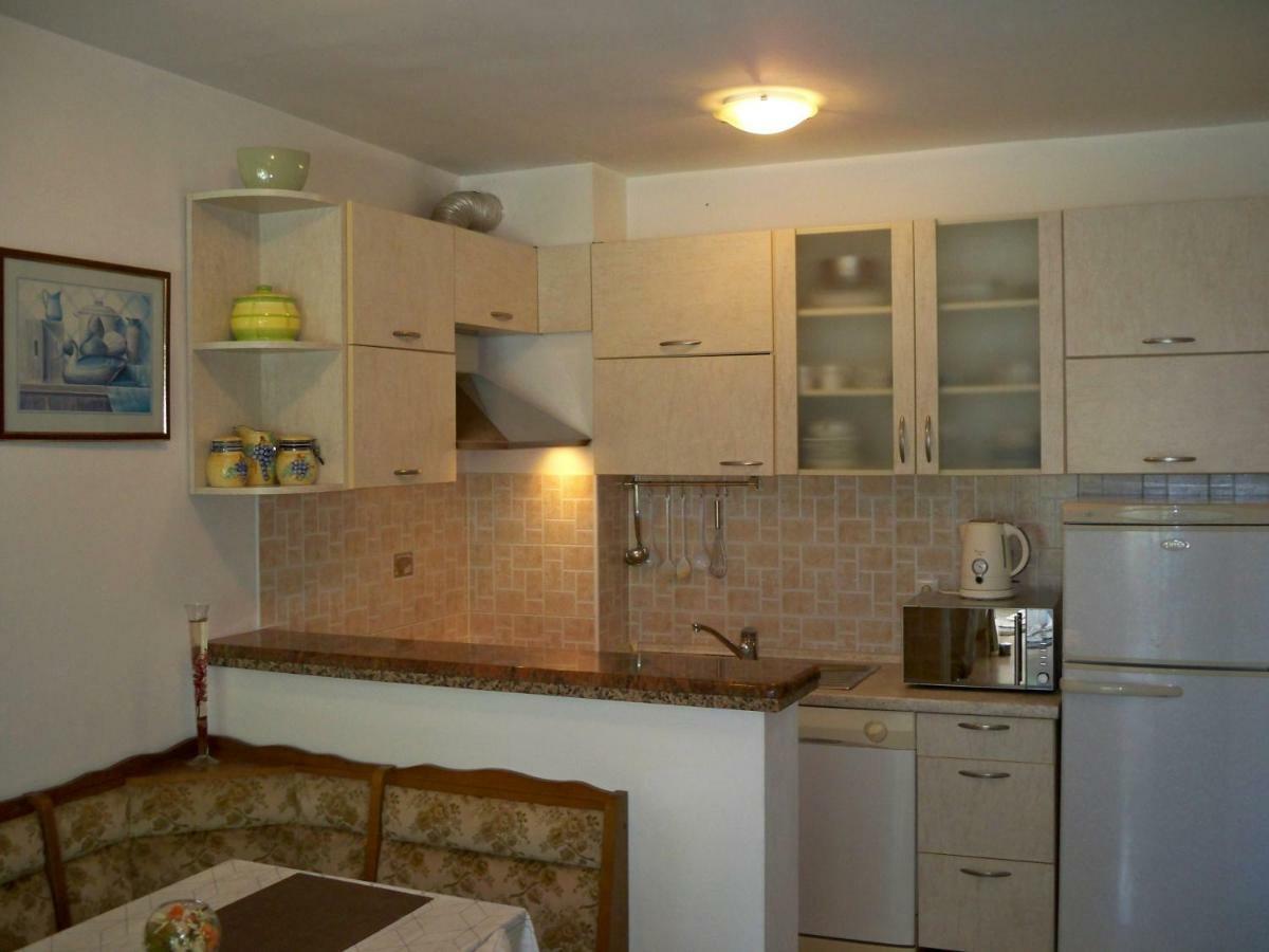 Apartmani Perkovic Baska Voda Bagian luar foto